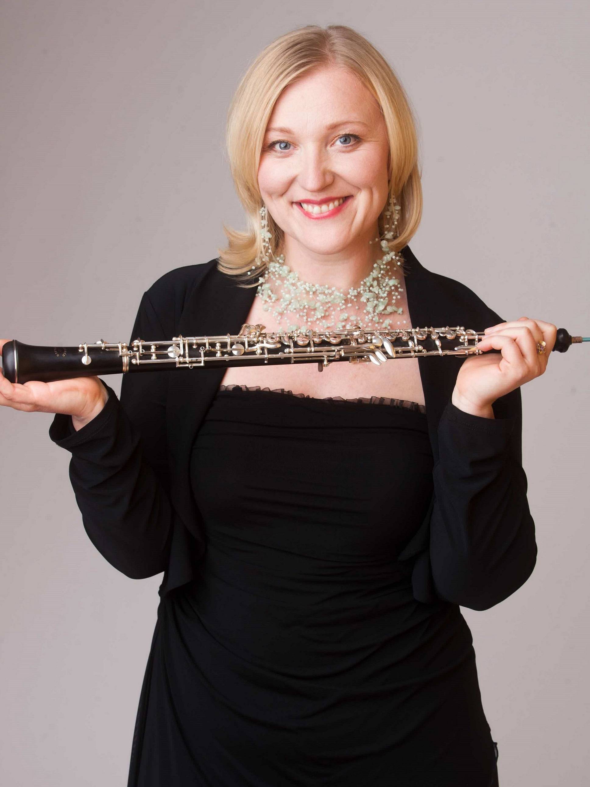 Marlen Vavrikova in a black dress, holding her oboe.